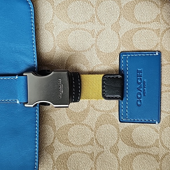 Men's Track Pack In Signature Canvas - Picture 6 of 9